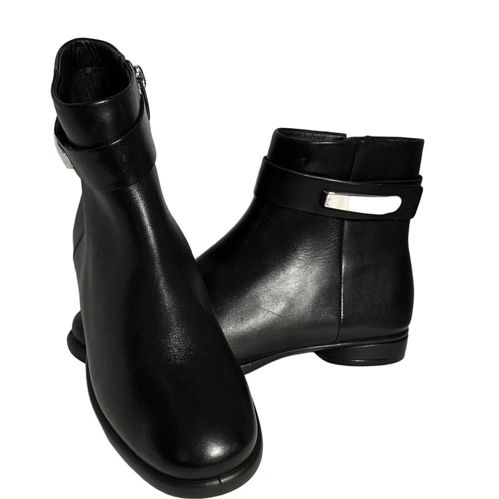 ECCO Black Leather Ankle Boots – Size 40 (US 9)